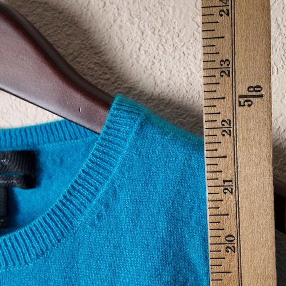 J Crew 100% Cashmere Crewneck Sweater Blue Style 19243 Size M - Picture 5 of 8